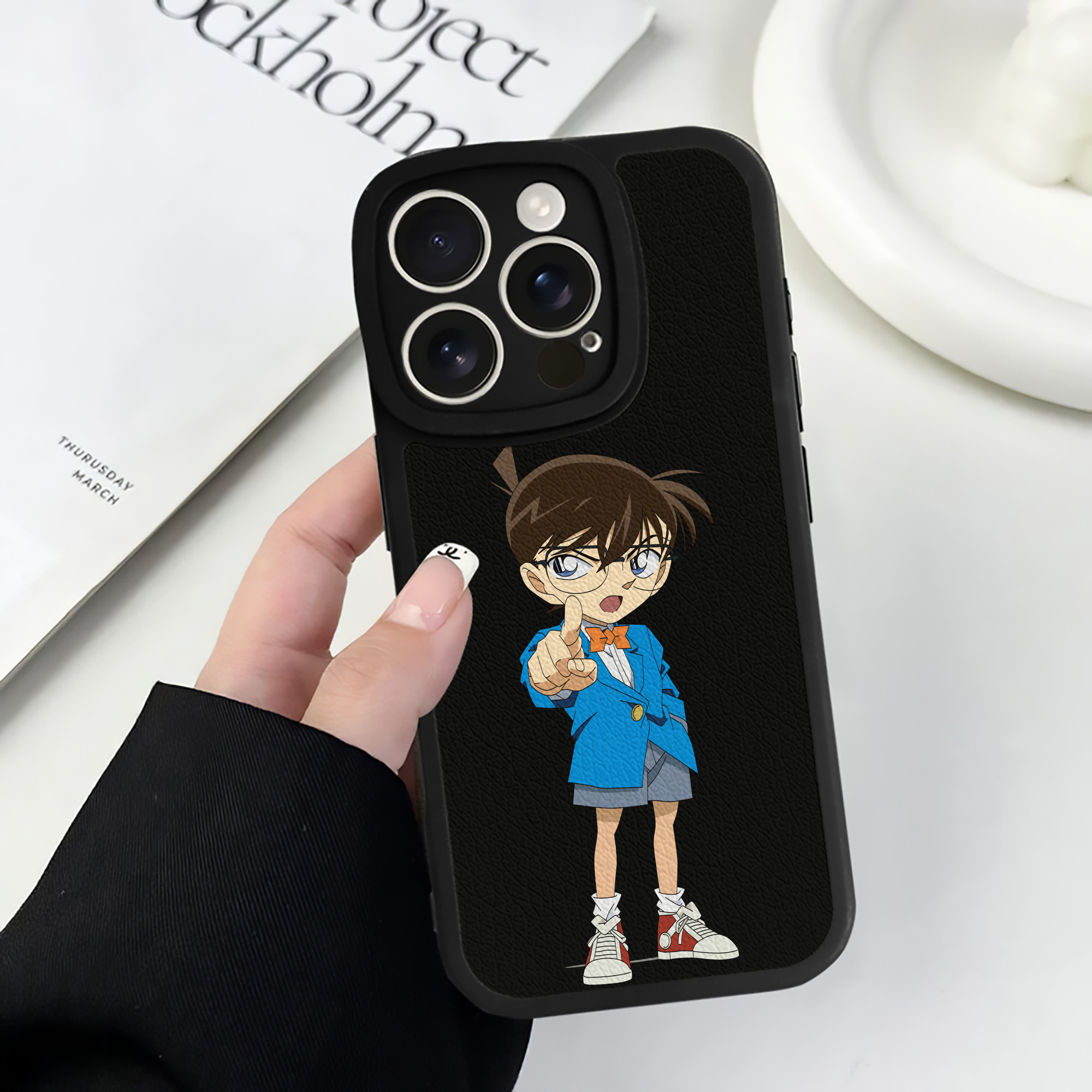 （画像用） 名探偵コナン 江戸川 コナン Detective Conan Conan Edogawa 【iPhone 16シリーズ対応】シリコンスマホケース（レザー調） 材質：シリコン